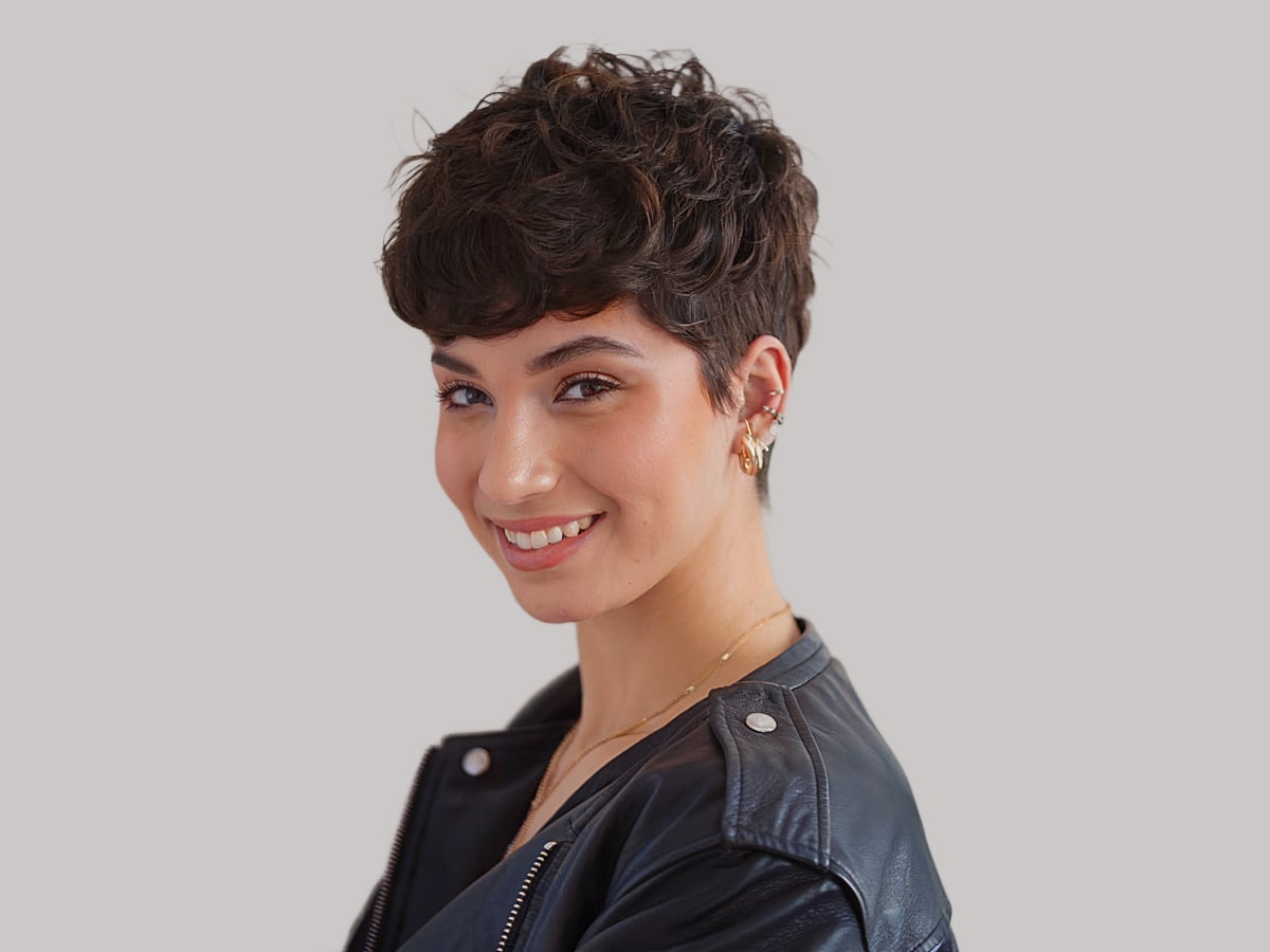 Effortlessly cool enby haircuts for people