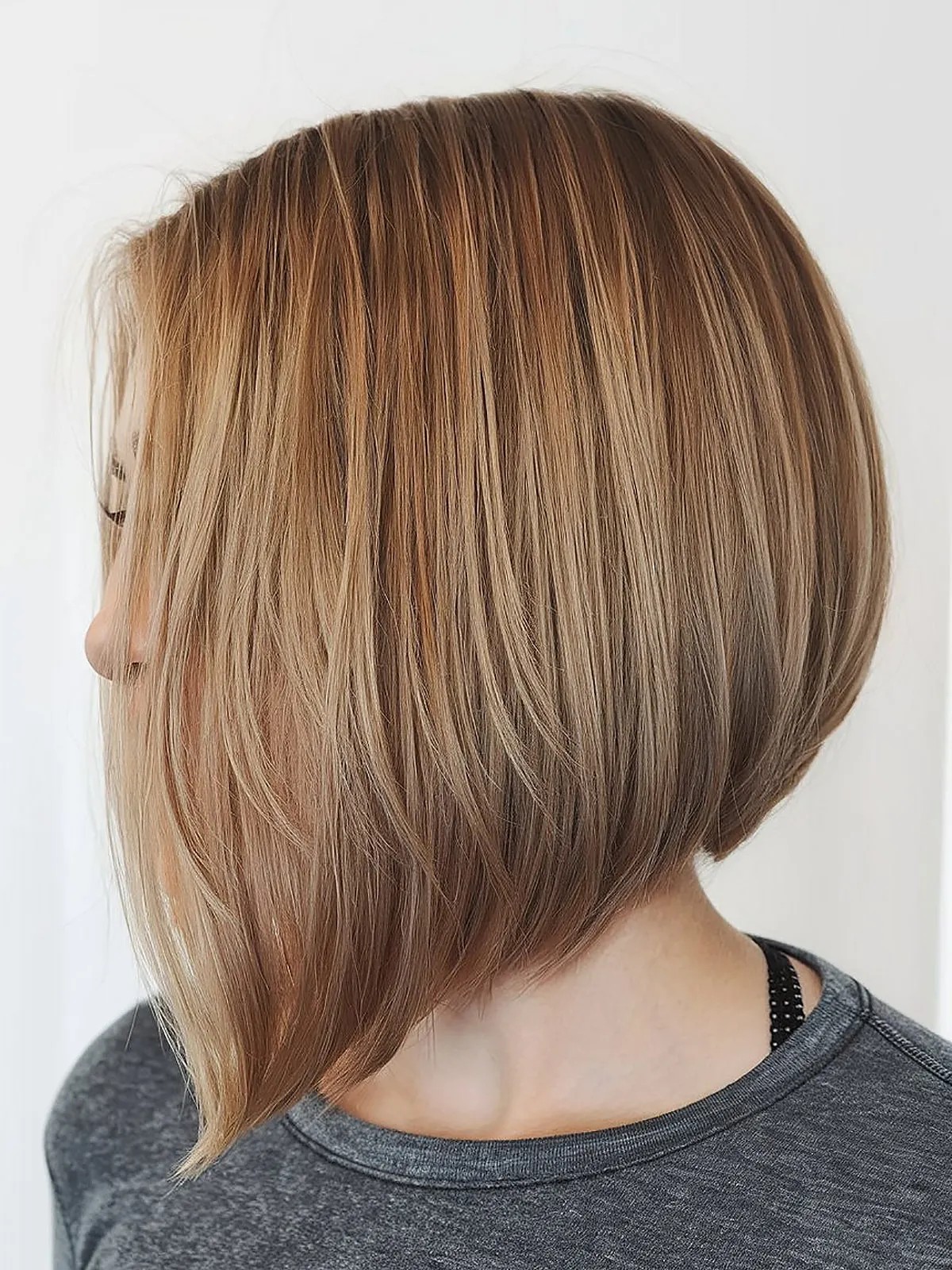Short inverted bronde bob