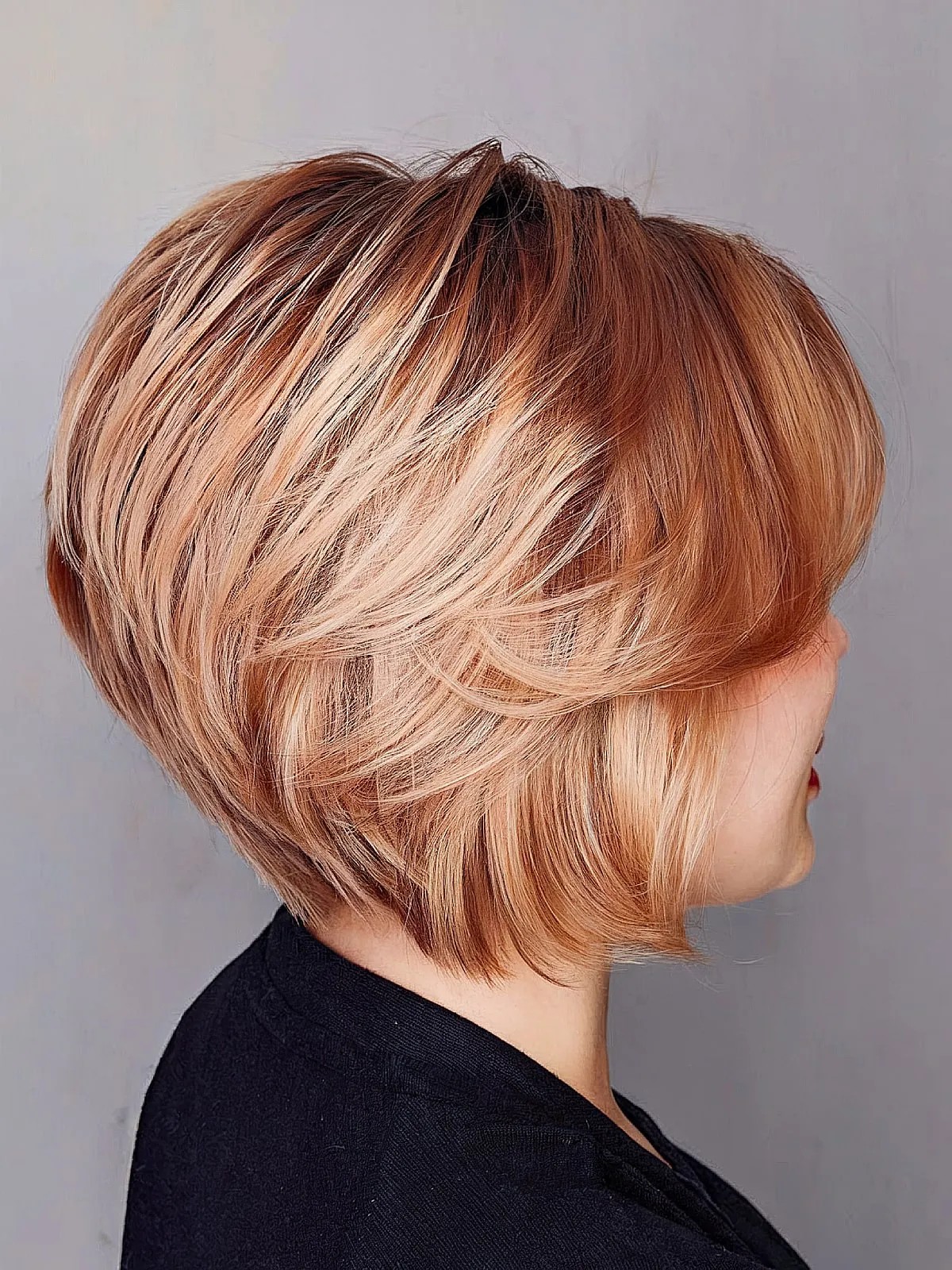 Neck-Grazing Stacked Peach Bob with Thin Layers